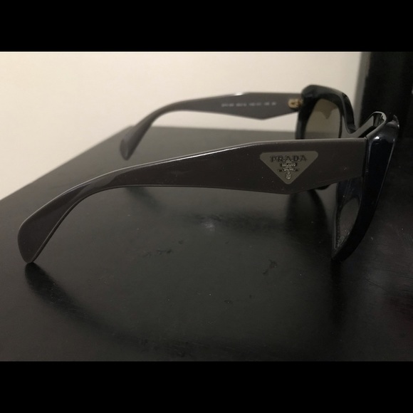 Authentic Prada sunglasses - Picture 3 of 4